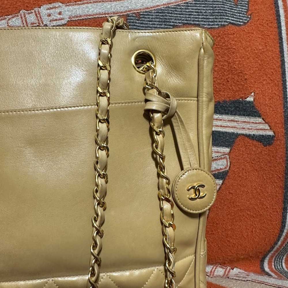 CHANEL❤️🌟 1072727 VINTAGE TAN QUILTED LAMBSKIN ALL LEATHER TOTE BAG⭐️ - Picture 2 of 12